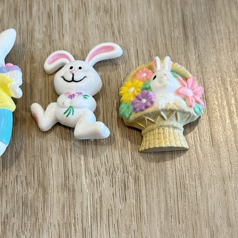 Lot of‎ 4 Vintage Hallmark Easter Lapel Pins Bunnies Basket Retro 1980s - Picture 3 of 4